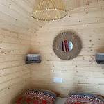 Les Roulottes De L Herm Piscine Jacuzzi Perigord Séjour à la ferme Rouffignac-Saint-Cernin-de-Reilhac