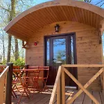 Les Roulottes De L Herm Piscine Jacuzzi Perigord Séjour à la ferme Rouffignac-Saint-Cernin-de-Reilhac
