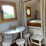 Séjour à la ferme Les Roulottes De L Herm Piscine Jacuzzi Perigord Rouffignac-Saint-Cernin-de-Reilhac