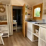 Les Roulottes De L Herm Piscine Jacuzzi Perigord * Rouffignac-Saint-Cernin-de-Reilhac