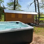 Séjour à la ferme Les Roulottes De L Herm Piscine Jacuzzi Perigord *
