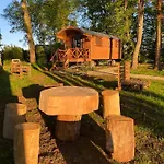Séjour à la ferme Les Roulottes De L Herm Piscine Jacuzzi Perigord Rouffignac-Saint-Cernin-de-Reilhac