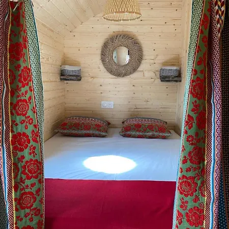 Les Roulottes De L Herm Piscine Jacuzzi Perigord Farm stay *