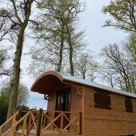 Les Roulottes De L Herm Piscine Jacuzzi Perigord Rouffignac Saint-Cernin