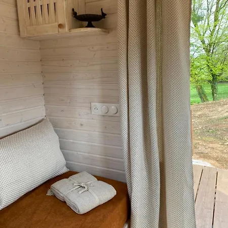 Farma Les Roulottes De L Herm Piscine Jacuzzi Perigord Rouffignac Saint-Cernin