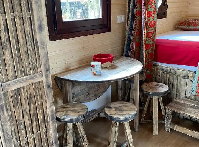 Les Roulottes De L Herm Piscine Jacuzzi Perigord