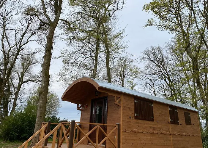 Les Roulottes De L Herm Piscine Jacuzzi Perigord Rouffignac Saint-Cernin