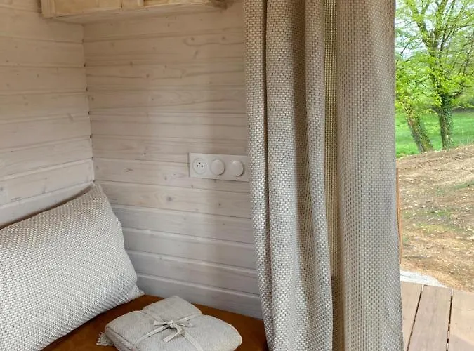 Κατάλυμα σε φάρμα Les Roulottes De L Herm Piscine Jacuzzi Perigord Rouffignac Saint-Cernin